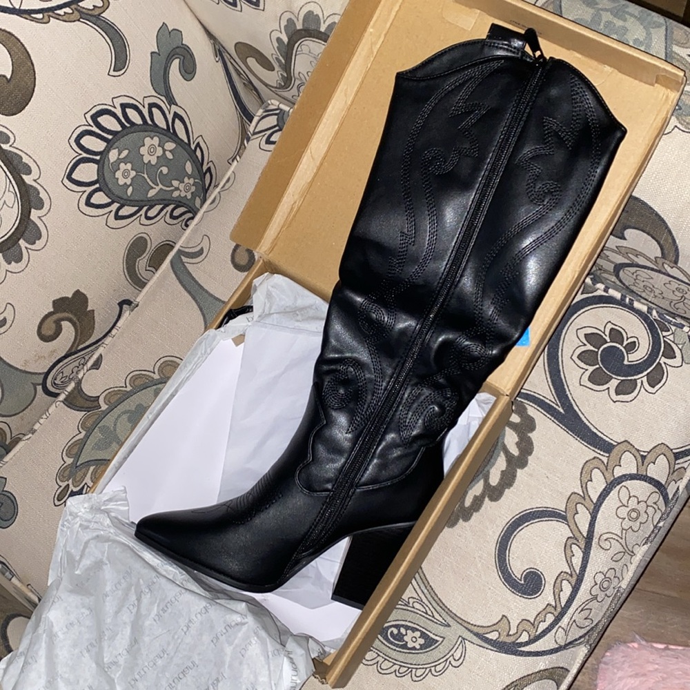 NEW IN BOX Black Boots